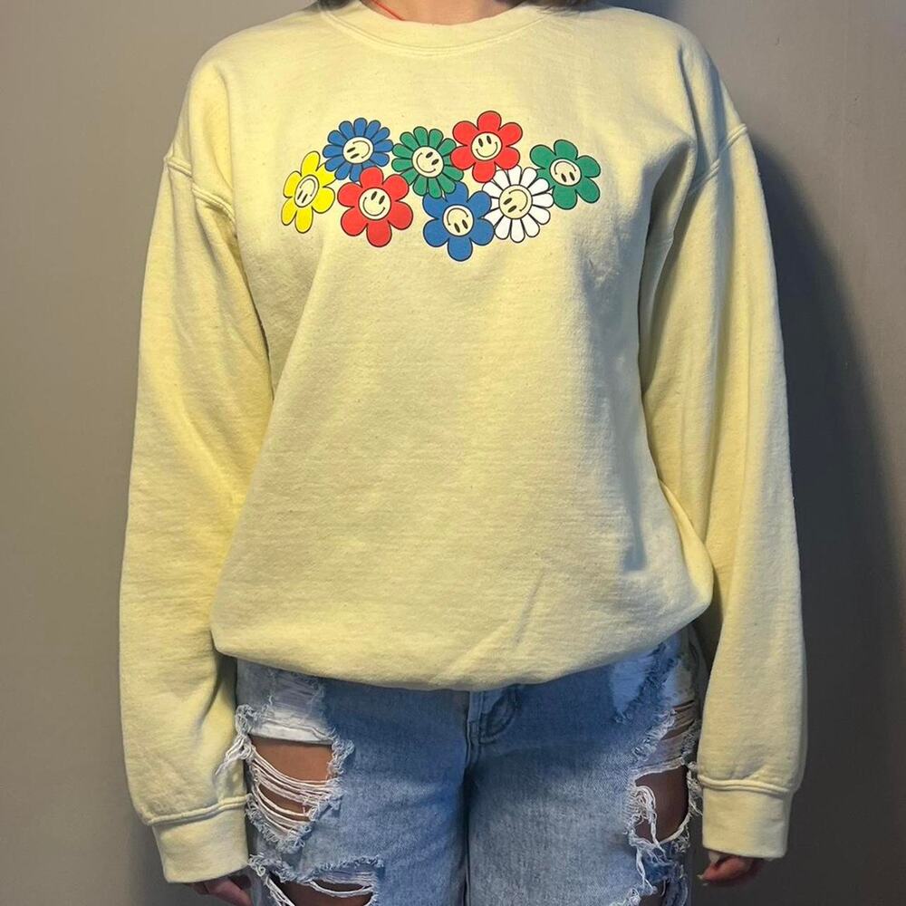 Yellow and multicoloured flower crewneck